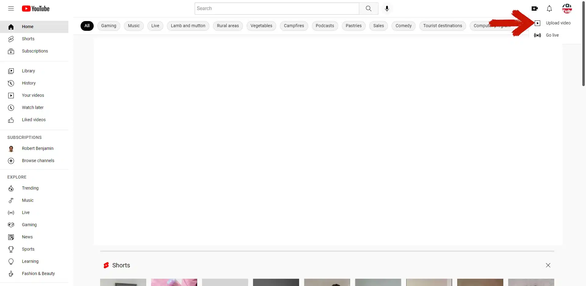 روی گزینه Upload video کلیک کنید.